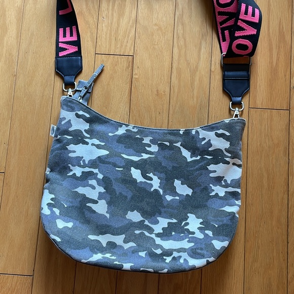 Quilted Koala Camo Purse bag - Picture 6 of 10